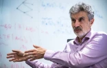 Le chercheur canadien Yoshua Bengio, considéré comme l'un des pères de l'IA, lors d'un entretien avec l'AFP à Montréal, au Canada, le 15 septembre 2026