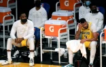 LeBron James et Anthony Davis pendant la défaite à domicile des Los Angeles Lakers contre les LA Clippers en ouverture de la saison NBA le 22 décembre 2020