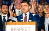 Le chef du parti nationaliste AUR Le candidat nationaliste à la présidentielle roumaine, George Simion, réagit à l'annonce des premières estimations, le 18 mai 2025 à Bucarest
