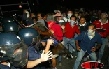Jeudi 5 juin 2003 -
De violents affrontements ont opposé les forces de l'ordre à 300 grévistes devant le rectorat