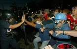 Jeudi 5 juin 2003 -
De violents affrontements ont opposé les forces de l'ordre à 300 grévistes devant le rectorat