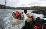 Anjouan octobre 2005 -

La traversée vers Mayotte coûte entre 70 et 100 euros. &quot;Les gens économisent pendant des mois pour payer le voyage&quot; souligne un passeur