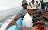 Anjouan octobre 2005 -

La traversée vers Mayotte coûte entre 70 et 100 euros. &quot;Les gens économisent pendant des mois pour payer le voyage&quot; souligne un passeur