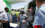 Aéroport de Pamandzi (Mayotte) Des Mayotte - Octobre 2005 - Anjouanais sans papiers  expulsés vers Anjouan.