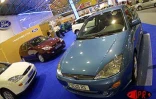 3 600 voitures ont été vendues lors du 7ème salon auto moto qui a eu lieu à Saint-Denis du 2 au 11 novembre 2001.Le réseau routier de La Réunion est composé de 369 kilomètres de routes nationales et de 750 kilomètres de routes départementales.