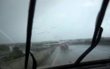 Fortes pluies sur une route de la Nouvelle-Orléans avant le passage de l'ouragan Barry, le 12 juillet 2019 en Louisiane