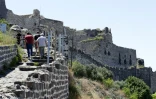 Des visiteurs de la Al-Marqab, le 25 juillet 2022 près de Banias, dans l'ouest de la Syrie 