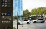Les prix des carburants affichés dans une station service d'Issy-les-Moulineaux, en région parisienne, le 16 septembre 2026