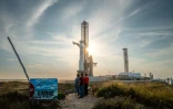 La mégafusée Starship de SpaceX en cours d'installation sur son pas de tir à Boca Chica, le 3 mars 2025 au Texas