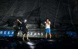 Les skippers Franck Cammas et Tom Laperche à leur arrivée en vainqueurs de la Transat Café L'Or, le 5 novembre 2025 à Fort-de-France.