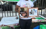 Davell Gardner père, 25 ans, lors de la petite cérémonie qu'il a organisée pour marquer ce qui aurait été le deuxième anniversaire de son fils, le 12 septembre 2020 à Brooklyn