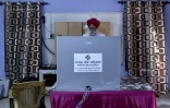 Un électeur vote lors de la dernière phase des élections générales, le 1er juin 2024 à Jalandhar, en Inde