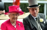 Photo d'archives, prise le 16 juin 2015, de la reine Elizabeth II et de son mari le prince Philip lorsde leur arrivée à la course hippique d'Ascot, près de Windsor.