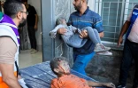 Des secouristes amènent des enfants blessés à l'hôpital al-Chifa à la suite de frappes israéliennes dans la ville de Gaza, le 10 octobre 2023