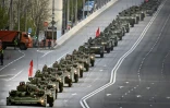 Des chars de l'armée russe traversent le centre de Moscou lors d'une répétition pour le défilé du Jour de la Victoire, le 3 mai 2025