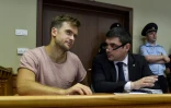 Piotr Verzilov du groupe contestataire russe Pussy Riot lors d'une audience judiciaire, à Moscou le 23 juillet 2018, après 15 jours de détention suite à une intrusion sur le terrain durant la finale de la Coupe du Monde de football