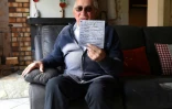 Jean Bourges, tenant le certificat de décès de Philippe Dalen à Donzère le 11 octobre 