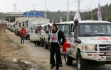 Un convoi d'aide humanitaire de la Croix Rouge aux portes de Madaya en Syrie, le 11 janvier 2015