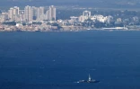 Une frégate militaire patrouille au large de la ville portuaire israélienne de Haïfa, le 22 septembre 2024