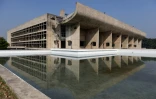Le Palais de l'Assemblée à Chandigarh dessiné par l'architecte français Le Corbusier, dans le nord de l'Inde, le 18 janvier 2016