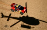 La Prodrive, pilotée par Sébastien Loeb, assisté de son co-pilote belge Fabian Lurquin, lors de la 2e étape du rallye-raid Dakar 2022, une spéciale entre Ha'il et al-Qaisumah (Arabie saoudite), le 3 janvier 2022