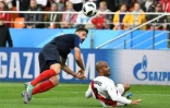 L'attaquant français Olivier Giroud lors de l'action à l'origine du but de Kylian Mbappé face au Pérou, le 21 juin 2018 à Ekaterinbourg
