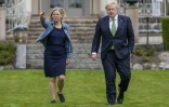 La Première ministre suédoise Magdalena Andersson (g) et son homologue britannique Boris Jonhson à Harpsund (Suède), le 11 mai 2022
