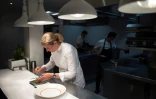 La cheffe britannique Clare Smyth dans son restaurant à l'ouest de Londres le 13 mai 2021.