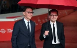 Les scénaristes et réalisateurs français Matthieu Delaporte (d) et Alexandre de La Patelliere arrivent à l'Auditorium Parco della Musica lors du 14e Festival du film de Rome, à Rome, le 23 octobre 2019
