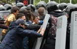 Heurts entre policiers et opposants lors d'un rassemblement, le 9 juin 2019 à Nur-Sultan, au Kazakhstan