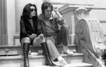 John Lennon et Yoko Ono posent pour les photographes à Cannes, en France, le 17 mai 1971