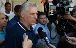 Le président cubain Miguel Diaz Canel parle avec la presse après avoir voté au referendum sur la nouvelle Constitution le 24 février 2019 à La Havane