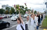 Des femmes protestent le 13 août 2020 à Minsk contre la répression violente des manifestations