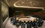 Le Conseil de sécurité de l'ONU réuni pour un vote sur un cessez-le-feu humanitaire d'un mois en Syrie, le 24 février 2018 à New York