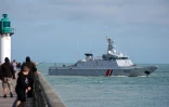Le patrouilleur français Cormoran lors d'opérations de secours franco-britanniques après le naufrage d'une embarcation de migrants dans la Manche, le 12 août 2023 dans le port de Calais 