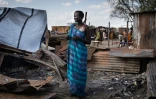 Une femme sur un marché incendié de Gumuruk, au Sud-Soudan, le 10 juin 2021