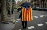 Un manifestant indépendantiste dans une rue de Barcelone, le 17 mars 2018