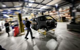 Chaîne de montage de voitures électriques sans permis dans l'usine Ligier de Boufféré (Vendée), le 11 avril 2023