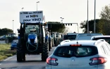 Tracteurs d'opposants au projet d'aéroport de Notre-dame-des-Lanes sur une route qui mène à Nantes, le 12 janvier 2016