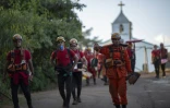 Des secouristes recherchent des disparus après la rupture d'un barrage près de Brumadinho au Brésil, le 28 janvier 2019