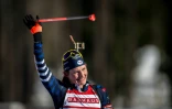La biathlète française Justine Braisaz-Bouchet victorieuse de la mass start de Lenzerheide (Suisse), le 17 décembre 2023
