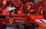 L'Allemand Sebastian Vettel (Ferrari) en attente dans le stand de l'écurie italienne lors du GP du Japon, le 8 octobre 2017 à Suzuka  