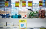 Masques de protection en vente dans une pharmacie le 8 septembre 2020 à Paris