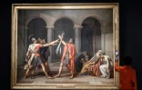 Le tableau "Le serment des Horaces" (1785) du peintre français Jacques-Louis David, le 14 octobre 2025 au musée du Louvre à Paris
