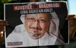Le portrait du journaliste saoudien assassiné Jamal Khashoggi lors d'une manifestation devant le consulat saoudien à Istanbul, le 2 octobre 2020