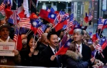 Des sympathisants rassemblés pour accueillir la présidente taïwanaise Tsai Ing-wen, le 29 mars 2023 à New York
