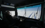 Astvaldur Oskarsson au volant de son bus géant qui parcourt le glacier de Langjökull, le 1et octobre 2020 en Islande


