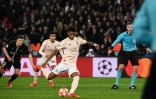 L'attaquant de Manchester United de Marcus Rashford inscrit un penalty en fin de match face au PSG et élimine les Parisiens de la Ligue des champions, le 6 mars 2019 au Parc des Princes