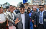 Le Premier ministre népalais KP Sharma Oli (c), le 25 avril 2025 à Katmandou