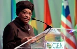 La présidente Ellen Johnson Sirleaf lors d'une conférence à Abidjan, le 28 mars 2017.